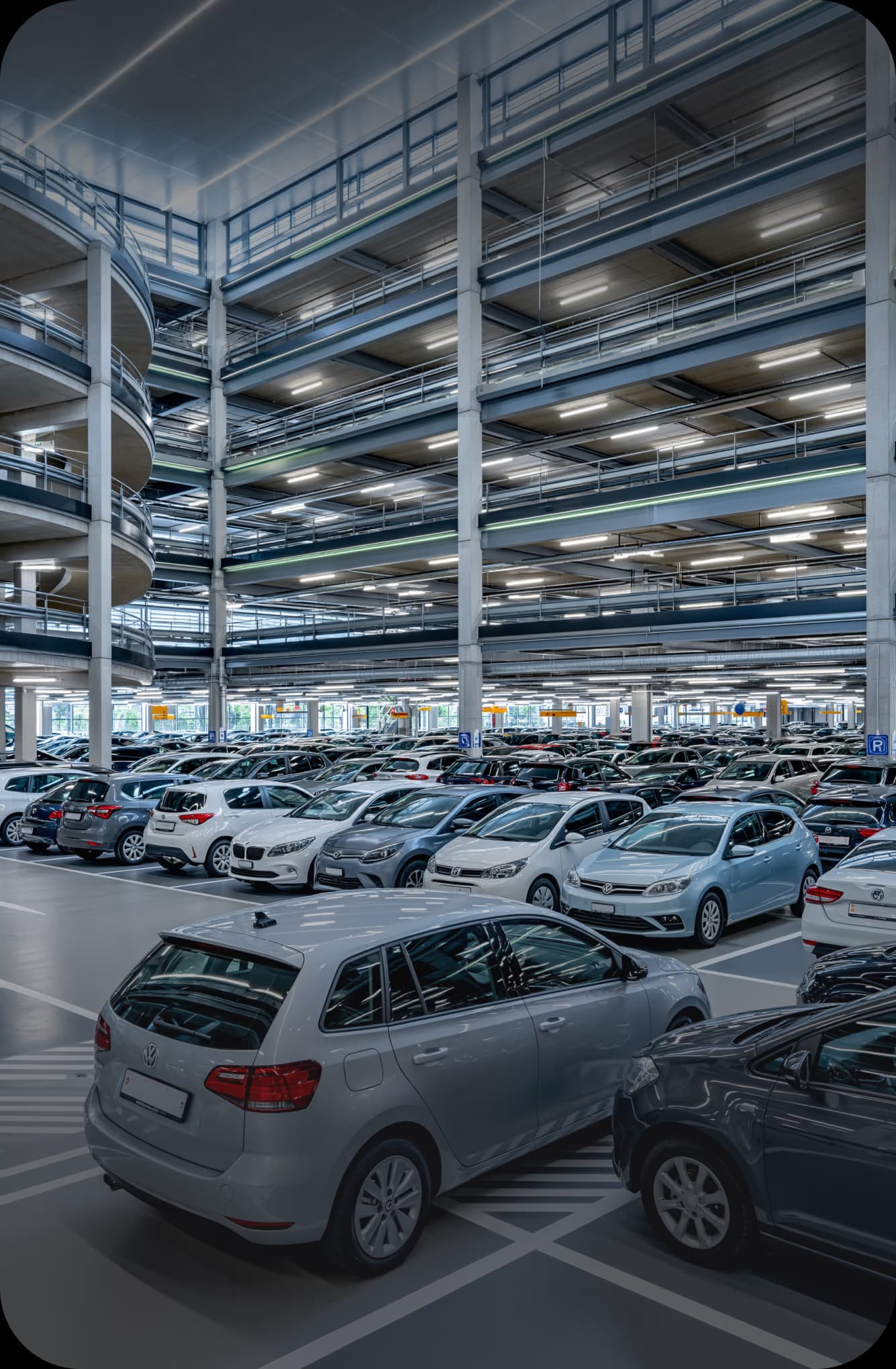 Grossanlage mit mehreren Parkebenen